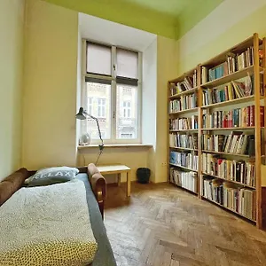 https://old-town-rooms-wielopole.krakowhotelspoland.com